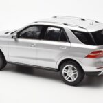 Mercedes M-Class W166 Iridium Strieborný Metalíza Minichamps 1:18 B66960064 - image 7 of 8