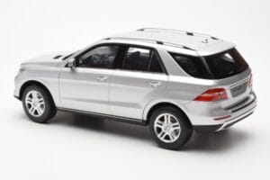 Mercedes M-Class W166 Iridium Strieborný Metalíza Minichamps 1:18 B66960064 Kov – obrázok 7 z 8
