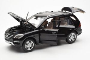 Mercedes M-Class W166 Obsidian Čierny Metalíza Minichamps 1:18 B66960063 Kov – obrázok 2 z 8