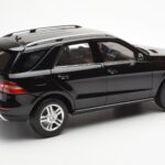 Mercedes M-Class W166 Obsidian Čierny Metalíza Minichamps 1:18 B66960063 - image 3 of 8