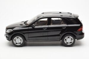 Mercedes M-Class W166 Obsidian Čierny Metalíza Minichamps 1:18 B66960063 Kov – obrázok 4 z 8