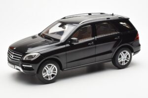 Mercedes M-Class W166 Obsidian Čierny Metalíza Minichamps 1:18 B66960063