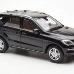 Mercedes M-Class W166 Obsidian Čierny Metalíza Minichamps 1:18 B66960063 - image 6 of 8