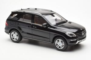 Mercedes M-Class W166 Obsidian Čierny Metalíza Minichamps 1:18 B66960063 Kov – obrázok 6 z 8