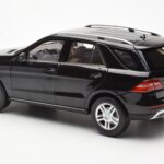 Mercedes M-Class W166 Obsidian Čierny Metalíza Minichamps 1:18 B66960063 - image 7 of 8