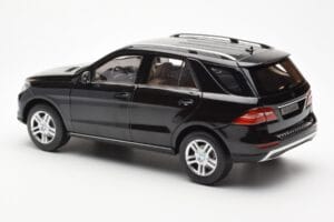 Mercedes M-Class W166 Obsidian Čierny Metalíza Minichamps 1:18 B66960063 Kov – obrázok 7 z 8