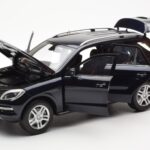 Mercedes M-Class W166 Tansanite Modrý Metalíza Minichamps 1:18 B66960065 - image 2 of 8