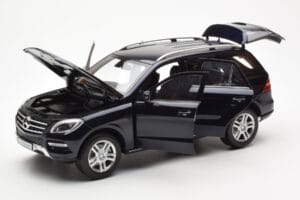 Mercedes M-Class W166 Tansanite Modrý Metalíza Minichamps 1:18 B66960065 Kov – obrázok 2 z 8