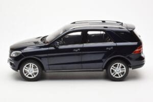 Mercedes M-Class W166 Tansanite Modrý Metalíza Minichamps 1:18 B66960065 Kov – obrázok 4 z 8