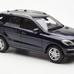 Mercedes M-Class W166 Tansanite Modrý Metalíza Minichamps 1:18 B66960065 - image 6 of 8