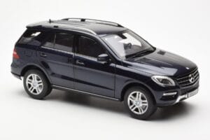 Mercedes M-Class W166 Tansanite Modrý Metalíza Minichamps 1:18 B66960065 Kov – obrázok 6 z 8