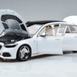 Mercedes Maybach S600 W222 V12 Biturbo Diamond Biely Almost Real 1:18 - image 2 of 11