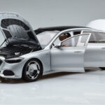 Mercedes Maybach S600 W222 V12 Biturbo Hightech Strieborný Almost Real 1:18 - image 2 of 12