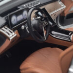 Mercedes Maybach S600 W222 V12 Biturbo Hightech Strieborný Almost Real 1:18 - image 10 of 12