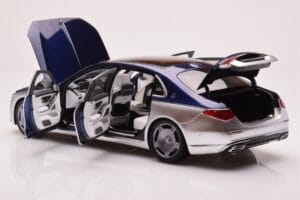Mercedes Maybach S680 W223 Nautical Modrý Cirrus Strieborný Almost Real 1:18 820125 Kov – obrázok 5 z 8