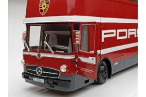 Mercedes O317 Porsche Transporter Červený CMR 1:18 CMR149 Kov – obrázok 4 z 12