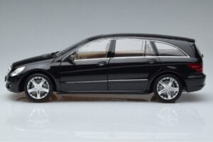 Mercedes R-Class W251 Obsidian Čierny Minichamps 1:18 B66962325 Kov – obrázok 4 z 7