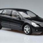 Mercedes R-Class W251 Obsidian Čierny Minichamps 1:18 B66962325 Kov - image 5 of 7