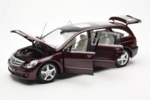 Mercedes R-Class W251 Červený Metalíza Minichamps 1:18 150034602 Kov – obrázok 2 z 8