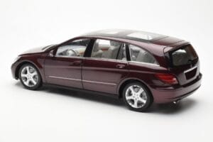 Mercedes R-Class W251 Červený Metalíza Minichamps 1:18 150034602 Kov – obrázok 7 z 8