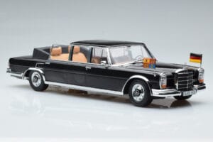 Mercedes 600 Pullman W100 Landaulet Queen Elizabeth II KK-Scale 1:18 KKDC181185 Kov – obrázok 4 z 6