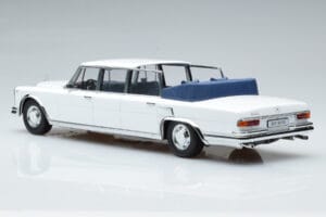Mercedes 600 Pullman W100 Landaulet Biely KK-Scale 1:18 KKDC181184 Kov – obrázok 5 z 6