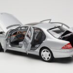 Mercedes S600 W220 Strieborný Metalíza Norev 1:18 - image 5 of 8