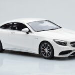 Mercedes AMG S63 C217 Coupe Biely GT Spirit 1:18 - image 4 of 6