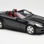 Mercedes SLK R171 Obsidian Čierny Metallic Minichamps 1:18 B66962319 - image 7 of 9