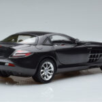 Mercedes SLR McLaren Čierny CMC 1:18 - image 3 of 10