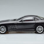 Mercedes SLR McLaren Čierny CMC 1:18 - image 5 of 10