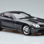 Mercedes SLR McLaren Čierny CMC 1:18 - image 6 of 10