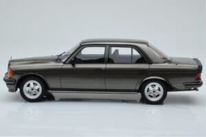 Mercedes W123 AMG 280 Šedý Otto 1:18 OT750 Živica – obrázok 3 z 6