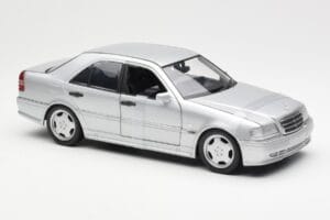 Mercedes C36 AMG W202 Strieborný UT Models 1:18 180035000 Kov – obrázok 4 z 6