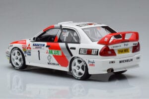 Mitsubishi Lancer Evo 4 T. Makinen / S. Harjanne Rally Catalunya 1997 Otto 1:18 OT409 Živica – obrázok 5 z 6