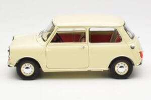Morris Mini Minor Biely Kyosho 1:18 08964W Kov – obrázok 4 z 8
