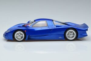 Nissan R390 GT1 Road Car GT Spirit 1:18 GT403 Živica – obrázok 3 z 6