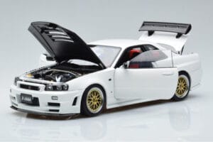 Nissan Skyline GT-R R34 Nismo Z-Tune Biely MotorHelix 1:18 M83407 Kov – obrázok 2 z 11