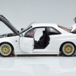Nissan Skyline GT-R R34 Nismo Z-Tune Biely MotorHelix 1:18 - image 4 of 11