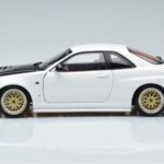 Nissan Skyline GT-R R34 Nismo Z-Tune Biely MotorHelix 1:18 - image 5 of 11