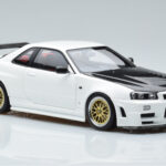 Nissan Skyline GT-R R34 Nismo Z-Tune Biely MotorHelix 1:18 - image 6 of 11