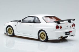 Nissan Skyline GT-R R34 Nismo Z-Tune Biely MotorHelix 1:18 M83407 Kov – obrázok 7 z 11