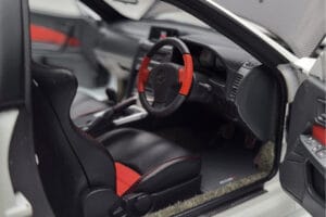 Nissan Skyline GT-R R34 Nismo Z-Tune Biely MotorHelix 1:18 M83407 Kov – obrázok 8 z 11