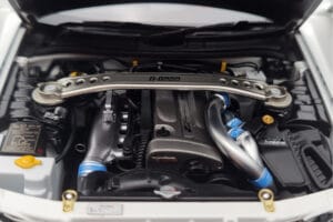 Nissan Skyline GT-R R34 Nismo Z-Tune Biely MotorHelix 1:18 M83407 Kov – obrázok 9 z 11
