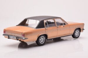 Opel Diplomat B Béžový Metalický MCG 1:18 MCG18335 Kov – obrázok 2 z 6