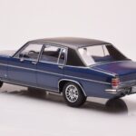 Opel Diplomat B Tmavo Modrý Metalický MCG 1:18 - image 5 of 6