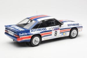 Opel Manta 400 Rothmans #8 J. McRae / I. Grindrod Lombard RAC Rally 1983 IXO 1:18 18RMC038A Kov – obrázok 2 z 6
