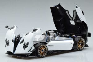 Pagani Zonda HP Barchetta Carbon Fiber Biely LCD 1:18 LCD18009-WH Kov – obrázok 2 z 9