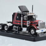 Peterbilt 359 Čierny Červený IXO 1:43 - image 3 of 4