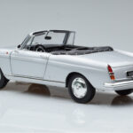 Peugeot 404 Kabriolet Strieborný Norev 1:18 - image 7 of 8
